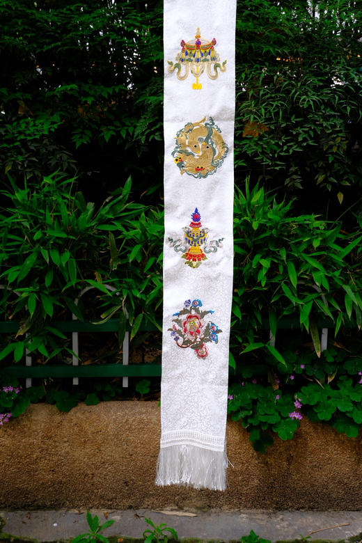 新品高档藏族哈达八吉祥加厚绸缎刺绣哈达生日祝福哈达精品绸缎哈达白黄两色长2.5米 商品图12