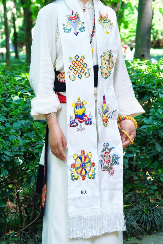 新品高档藏族哈达八吉祥加厚绸缎刺绣哈达生日祝福哈达精品绸缎哈达白黄两色长2.5米 商品图4