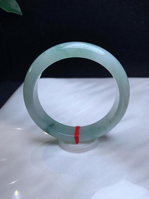 612861，58.5冰飘花手镯，整条底妆非常细腻干净， 胶胶润润的，飘清新蓝花，清秀 商品图1