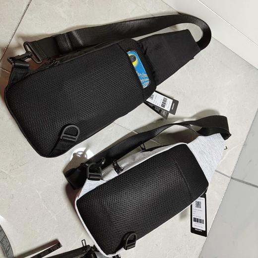 点此购买 迪桑特男女款运动休闲胸包挎包 qk 317372 商品图4