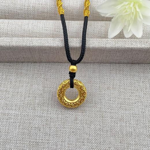 【限时7.5折】【定价黄金】足金 #平安 无氰5D硬金空心挂绳吊坠凤羽平安扣吊坠（含珠子）(AJ5DDZ00006)（预售产品下单后不退款不退货不换货不补差（预售产品下单后不退款不退货不换货不补差 商品图1