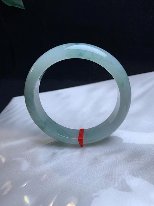 612861，58.5冰飘花手镯，整条底妆非常细腻干净， 胶胶润润的，飘清新蓝花，清秀 商品图2