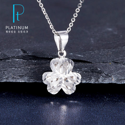 【线上铂金馆】PT950 【国际铂金协会】铂金影底七彩工艺三叶草吊坠（不含链）(BDZ00100)(预售4-7天发货，一经下单不支持退款) 商品图0