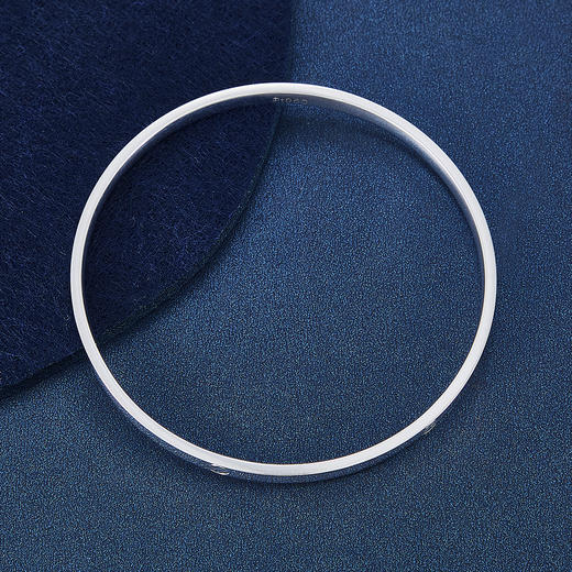【限时8.8折】【线上铂金馆】PT950 【国际铂金协会】铂金空心(面宽约3.6-4mm)光面米字车花螺丝纹固口手镯(BSZ00089)（预售4-7天发货，一经下单不支持退款） 商品图1