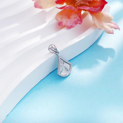 【限时8.8折】【线上铂金馆】PT950 #清新 #CNC 【国际铂金协会  精品】铂金实心扇形小裙子吊坠(BDZ00243)（预售4-7天发货，一经下单不支持退款） 商品图3