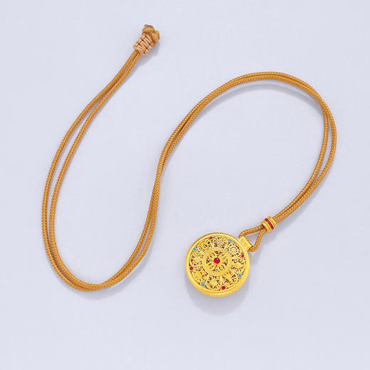 【限时克减150元】足金999.9 #非凡福佑 #小红书 #司凤 古法镂空花丝挂绳吊坠低温珐琅藏式金刚杵回纹八宝罗盘吊坠(AEWZGFDZ00050-1)(预售产品下单后不退款不退货不换货不补差价 商品图3