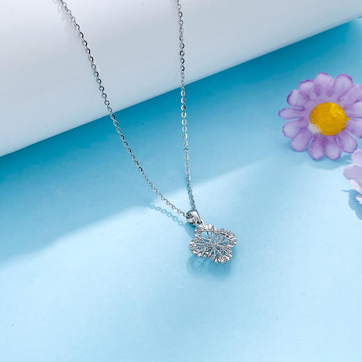 【线上铂金馆】PT950 【国际铂金协会】铂金镂空绕线幸运连连四叶草吊坠（不含链）(BDZ00178)(预售4-7天发货，一经下单不支持退款) 商品图1