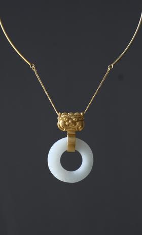 银鎏金项圈瑞兽和田玉环