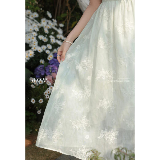 鹿向南「春山赴雪」绿色温柔短袖连衣裙夏新款时尚收腰气质长裙女 商品图4