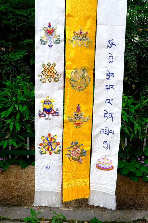 新品高档藏族哈达八吉祥加厚绸缎刺绣哈达生日祝福哈达精品绸缎哈达白黄两色长2.5米 商品图11