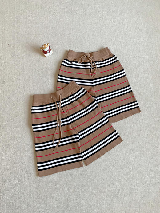 点此购买 巴宝莉夏季男女款经典条纹格子羊毛短裤五分裤 LL 317509 商品图5