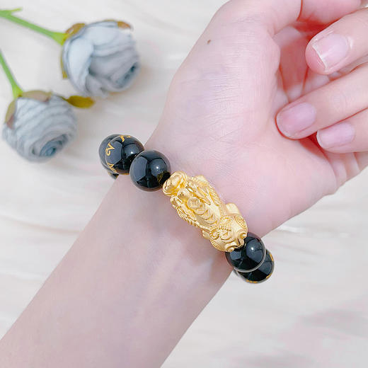 【限时克减150元】足金 #祈福 #招财进宝 3D硬金黑曜石圆珠手链铜钱图案招财貔貅六字真言圆珠间款弹力绳手串(RFXJB0174-12012.6)（预售产品下单后不退款不退货不换货不补差价） 商品图2
