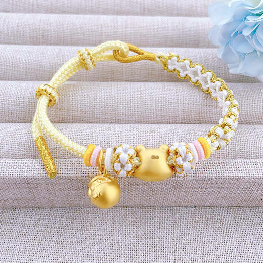 【限时7.5折】【定价黄金】足金 #卡通 3D硬金烤漆小熊维尼蜂蜜罐吊饰米黄色绳卡通编绳调节手链成品手串(AJ3DSC00237)(预售产品下单后不退款不退货不换货不补差价) 商品图3