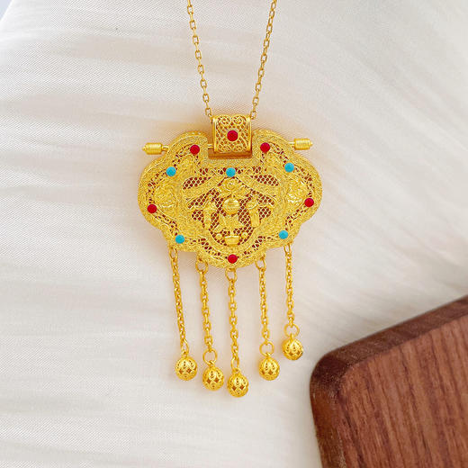 【限时克减150元】足金999 #天子门生 #婚庆 古法空心镂空珐琅天子门生锁包婚嫁吊坠铃铛流苏花丝如意锁包龙凤呈祥锁包吊坠（不含链）(YGFDZ00386)（预售产品下单后不退款不退货不换货不补差价 商品图1