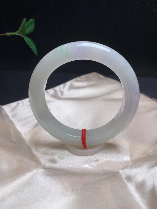 612864，57.8 淡紫飘绿手镯，整体底子均匀细腻，俗称 春彩，飘点绿带点紫 商品图2