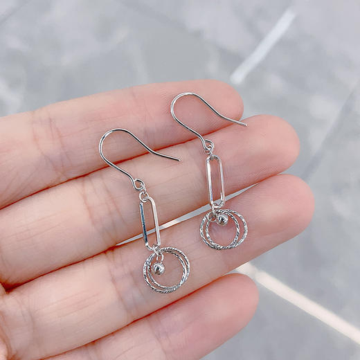 【限时8.8折】【线上铂金馆】PT950 【国际铂金协会 精品】铂金镂空绕线圆圈灵动耳饰耳吊耳钩(BES00259)(预售4-7天发货，一经下单不支持退款) 商品图3