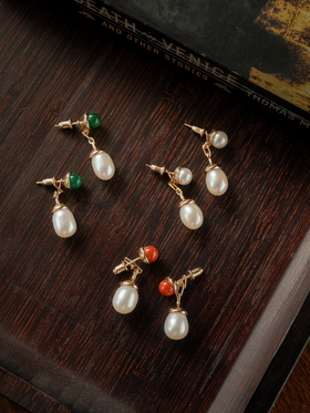 可以作为单独珍珠耳钉戴，也能加上耳坠