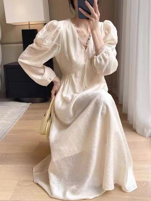 七夕福利-NO退-~83%天丝｛ 连衣裙系列 ｝24092杏色提花法式气质优雅V领复古系带收腰仙气连衣裙女-喜出 商品图1