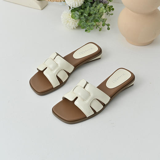 经典鲨2025夏新品时尚小香风款露趾平底室内外一字凉拖鞋女KW65-529111 商品图3