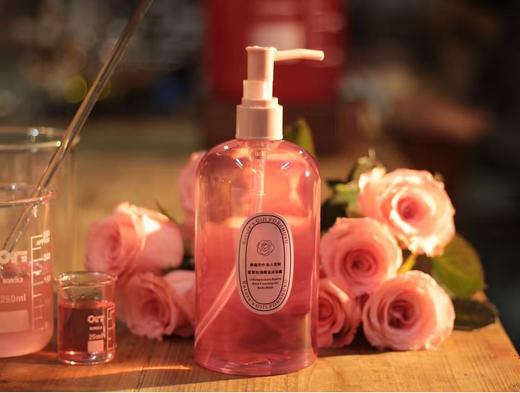 【奕虹定制芳疗师紫草玫瑰精油沐浴露】玫瑰花香，滋润不拔干，泡沫绵密，4种透明质酸全方位保护肌肤，成分天然温和安全到3岁以上儿童可用于洗发和沐浴 商品图4