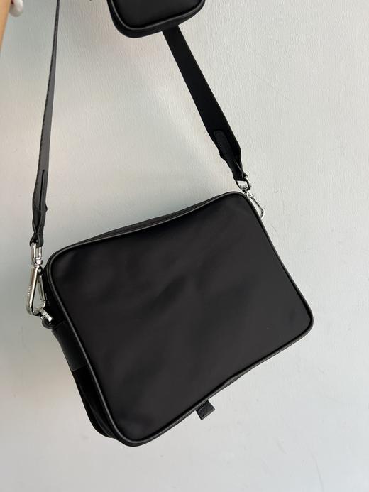 普拉达新款邮差包 2VH133B（CB） 商品图1