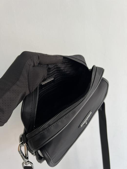 普拉达新款邮差包 2VH133B（CB） 商品图7