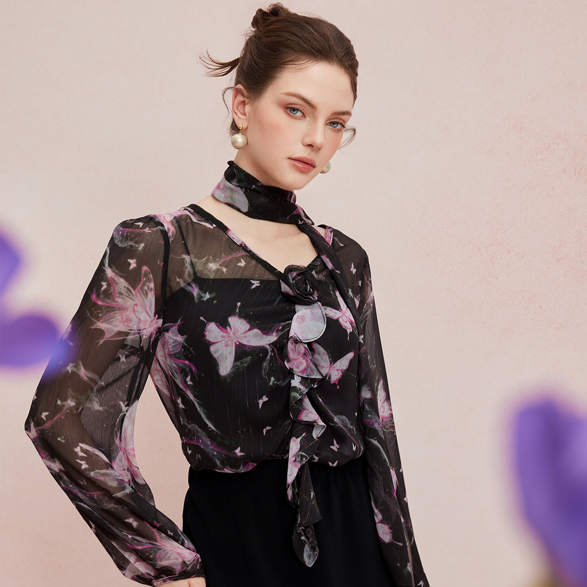 QF257斯尔丽25夏款雪纺薄纱名媛风立体盘玫瑰花宽松领带多种系法上衣