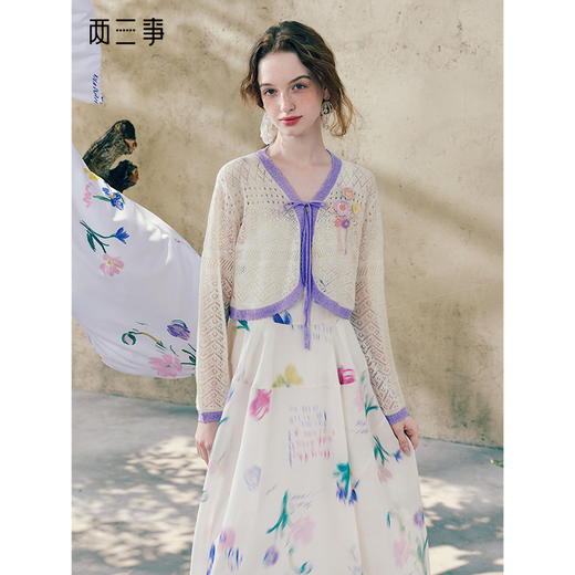 两三事 织雾花汐 2025夏季新款小清新手钩花镂空针织开衫女短款 商品图0