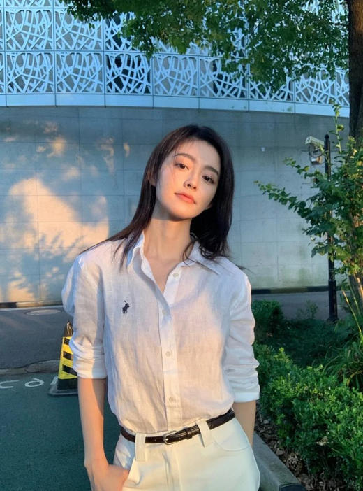 宽松版亚麻衬衫 清爽利落高级中性风 极简H型版型 小落肩袖设计 超细全亚麻面料 后片工字褶裥方便活动 弧形下摆前短后长好搭配 商品图6