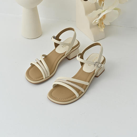 经典鲨2025年夏季新品气质简约一字带露趾后空中粗跟凉鞋女KW119-529051 商品图3