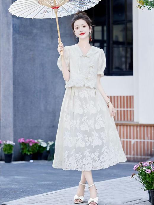 【限八一促】福利推荐~整套绣花｛ 连衣裙系列 ｝2053新中式V 领盘扣上衣➕半裙套装-喜出 商品图1