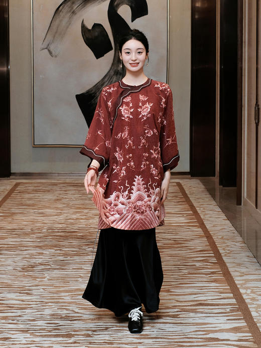 盛唐牡丹| 高货-红云纱手工满绣长衫 商品图2