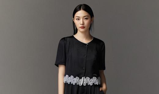 【限八一促】 福利推荐~垂感顺滑｛ 套装 ｝缎面感压皱蕾丝上衣➕阔腿裤-喜出 商品图2