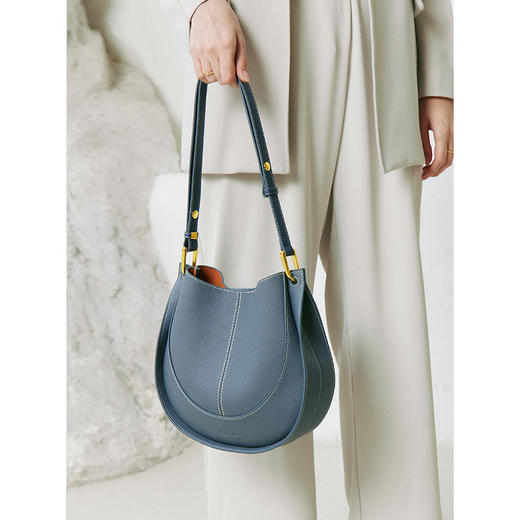 【预售3天】2025新款斜挎包小众轻奢女包设计单肩马鞍包女包6121-D 商品图1