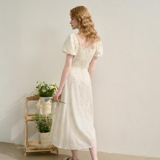 【肌理感绣花】法式浪漫方领连衣裙女夏季泡泡袖收腰长裙V1050589 商品图4