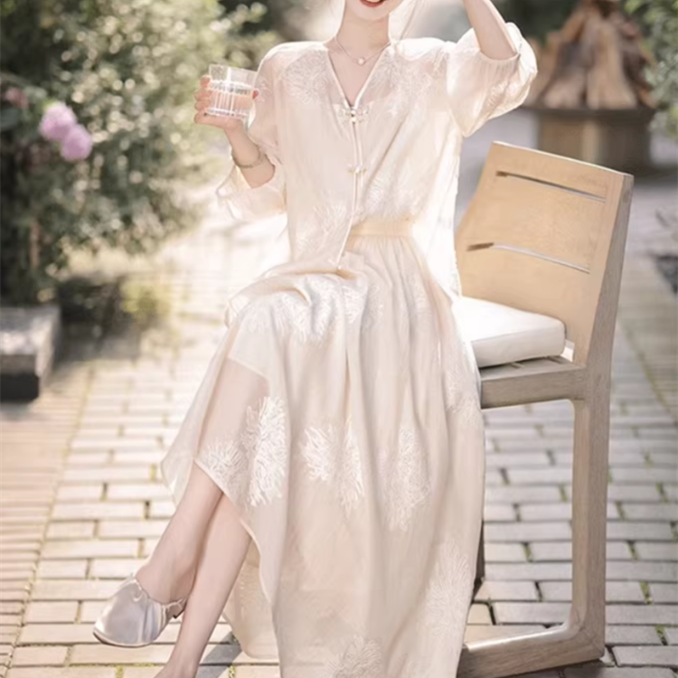 一眼就沦陷 | ORIGNAL&CO 国风重工刺绣天丝套装 轻盈无负担  上身气质温婉 清冷温柔感拉满！