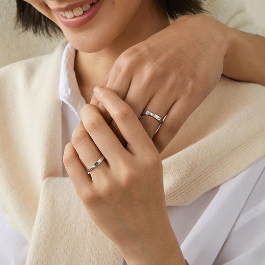 KADER卡蒂罗 双生结情侣对戒 （支持刻字）S925银素圈 戒指一对开口可调节 男女同款情侣款 送礼 礼盒款 商品图3