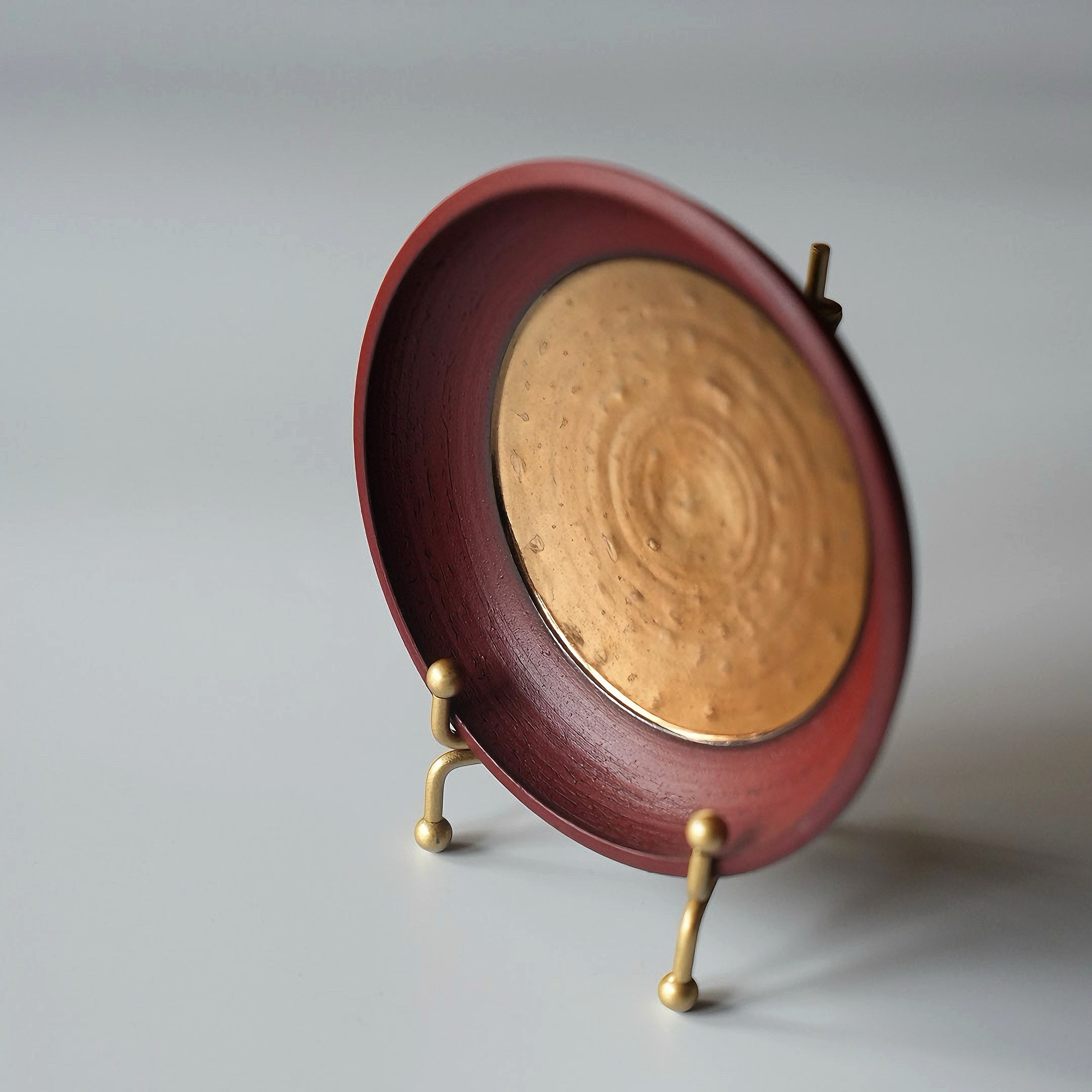 几上造物-【赤金高足壶承】