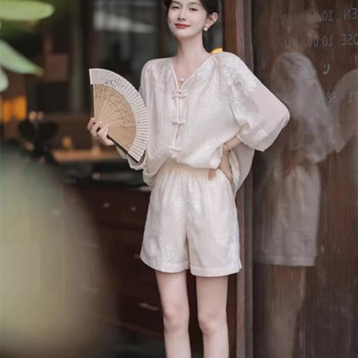 一眼就沦陷 | ORIGNAL&CO 国风重工刺绣天丝套装 轻盈无负担  上身气质温婉 清冷温柔感拉满！ 商品图6