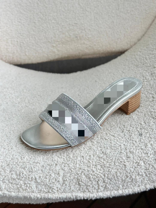 57-6 雕钻面款拖鞋 商品图12