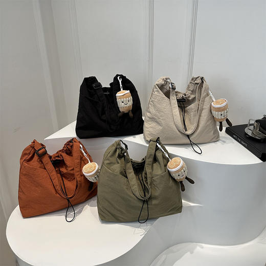 UYOKU 防水 大容量尼龙抽绳褶皱日式单肩包 旅游出行 休闲斜挎水桶包 4色可选 商品图9