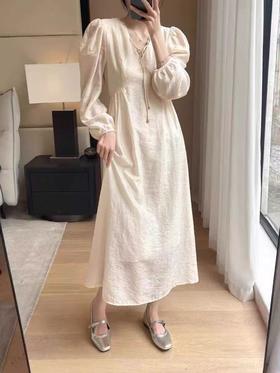 七夕福利-NO退-~83%天丝｛ 连衣裙系列 ｝24092杏色提花法式气质优雅V领复古系带收腰仙气连衣裙女-喜出