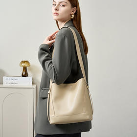 【预售3天】2025新款大容量斜挎包百搭单肩高级感通勤水桶包FC2389