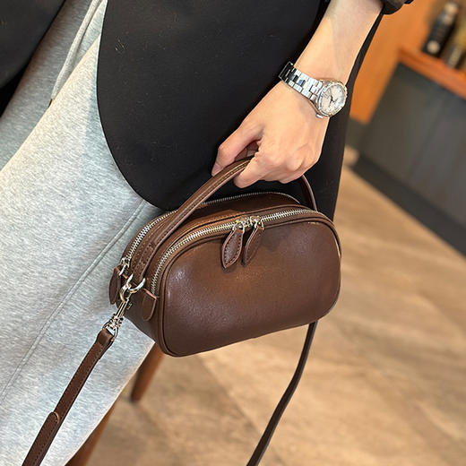 【预售3天】2025新款女包多隔层大容量相机包时尚简约洋气手提斜挎包9276-D 商品图3