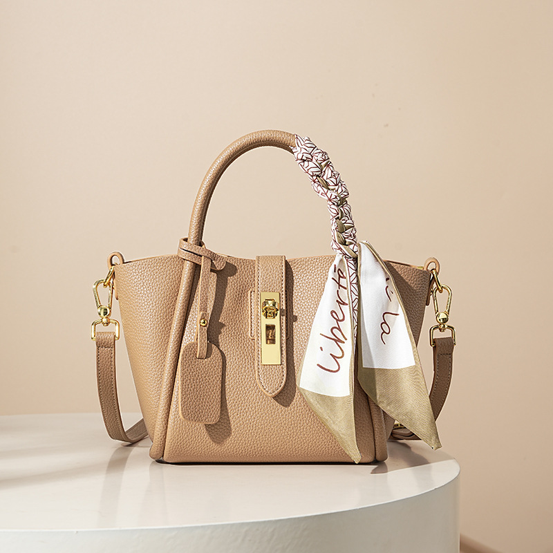 【预售3天】高级感通勤百搭单肩斜挎包女包菜篮子手提水桶托特包YY8113