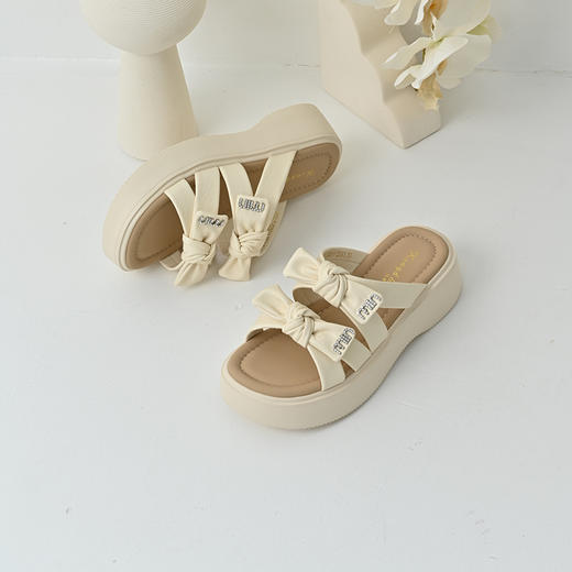 经典鲨2025夏季新品时尚简约室内外舒适通勤一字带凉拖鞋女KW317-529011 商品图1