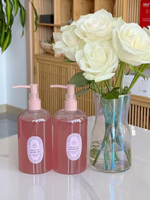 【奕虹定制芳疗师紫草玫瑰精油沐浴露】玫瑰花香，滋润不拔干，泡沫绵密，4种透明质酸全方位保护肌肤，成分天然温和安全到3岁以上儿童可用于洗发和沐浴 商品图6