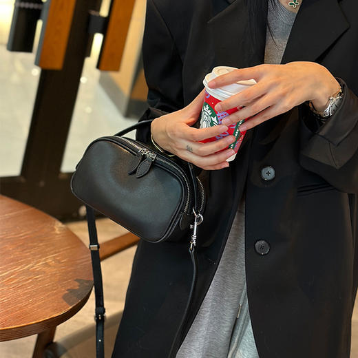 【预售3天】2025新款女包多隔层大容量相机包时尚简约洋气手提斜挎包9276-D 商品图5