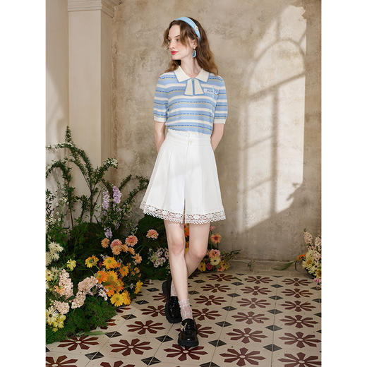 两三事 月漪溯影 2025夏季新款甜美蕾丝拼接刺绣高腰短裤女宽松 商品图1