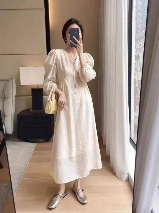 七夕福利-NO退-~83%天丝｛ 连衣裙系列 ｝24092杏色提花法式气质优雅V领复古系带收腰仙气连衣裙女-喜出 商品图4